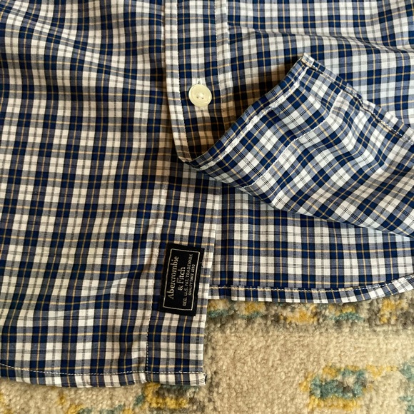 NWT Abercrombie & Fitch Long-Sleeve Plaid Button-Up Shirt - Picture 9 of 9